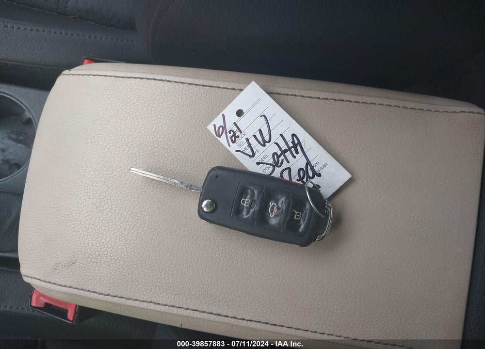 2013 VOLKSWAGEN JETTA 2.5L SE VIN: 3VWDP7AJ0DM212054