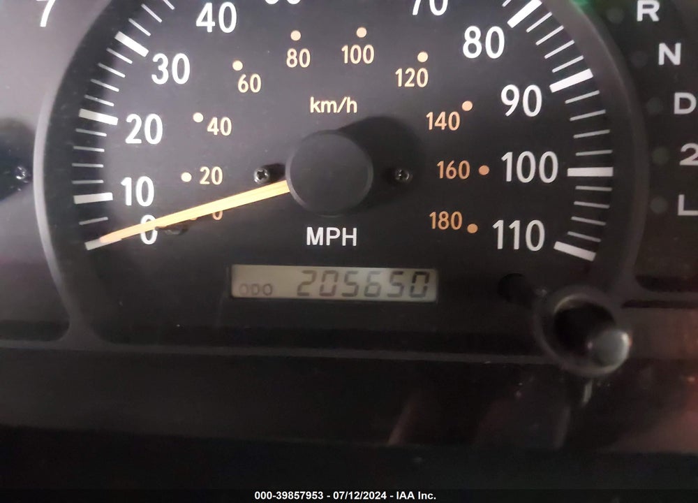 2002 TOYOTA TUNDRA LTD V8 VIN: 5TBRT38112S235741
