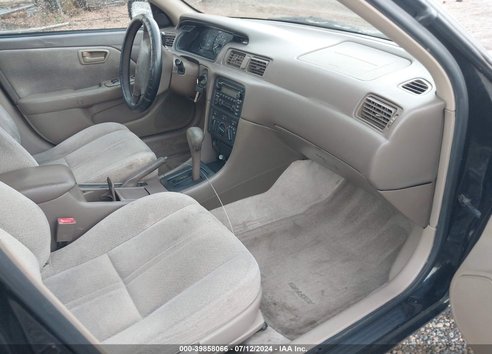 2000 TOYOTA CAMRY LE VIN: 4T1BG22K0YU991263