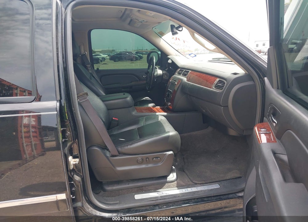2014 CHEVROLET SUBURBAN 1500 LTZ VIN: 1GNSCKE04ER131933