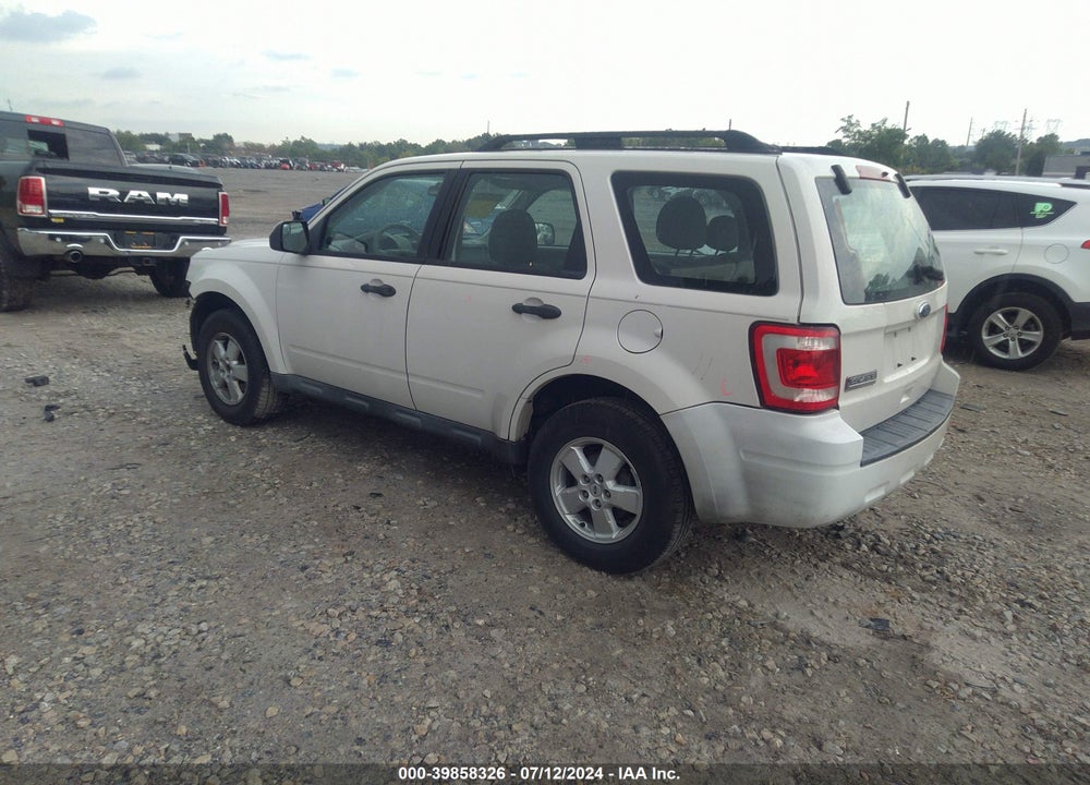 2010 FORD ESCAPE XLS VIN: 1FMCU0C72AKA68389