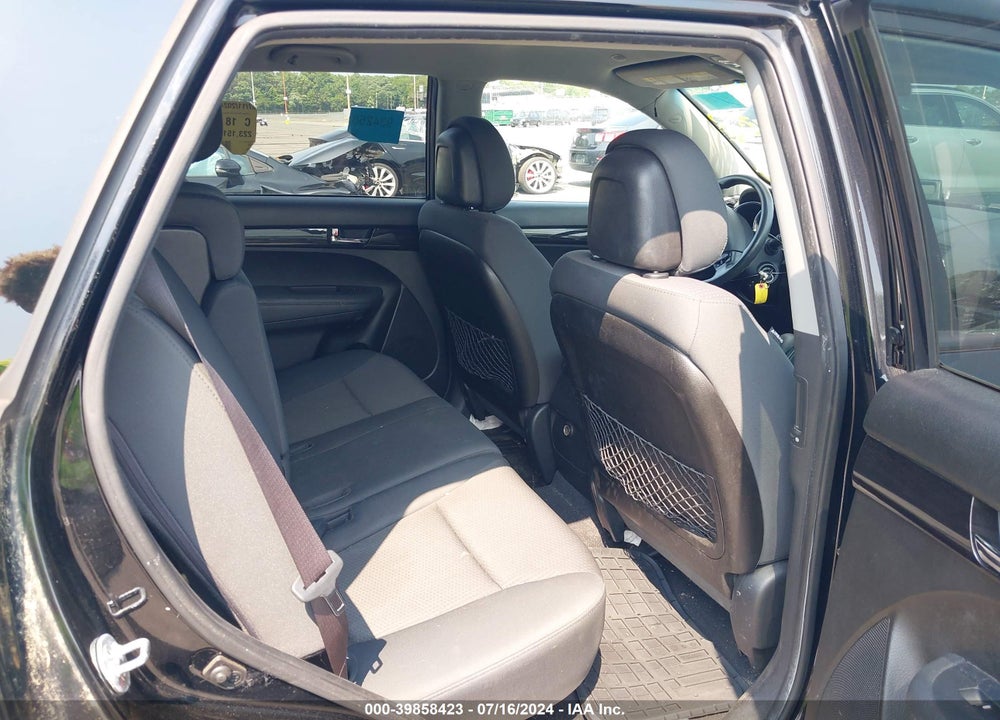 2012 KIA SORENTO LX VIN: 5XYKTCA67CG277781