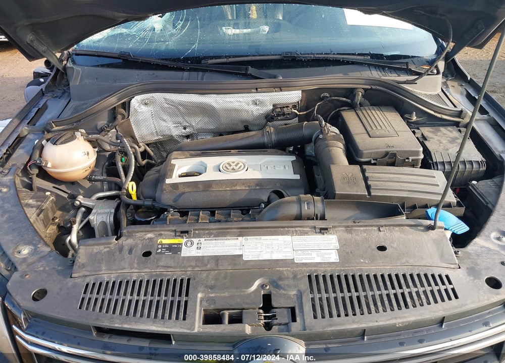 2016 VOLKSWAGEN TIGUAN SE VIN: WVGBV7AX1GW585608