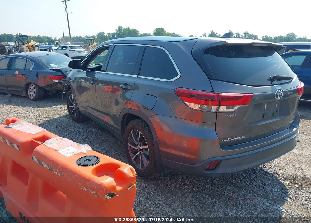 2018 TOYOTA HIGHLANDER XLE VIN: 5TDJZRFH6JS878025