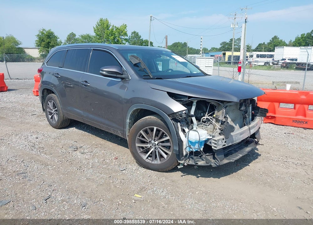 2018 TOYOTA HIGHLANDER XLE VIN: 5TDJZRFH6JS878025