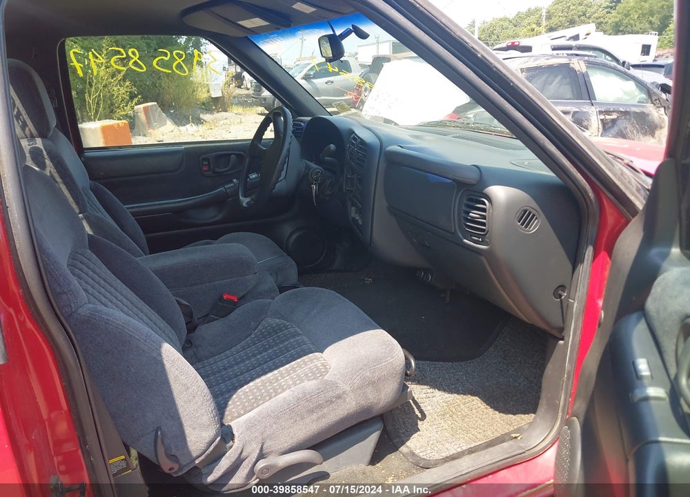 1998 CHEVROLET S-10 LS VIN: 1GCDT14X5WK117088