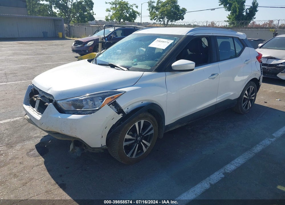 2018 NISSAN KICKS SV VIN: 3N1CP5CU0JL525586