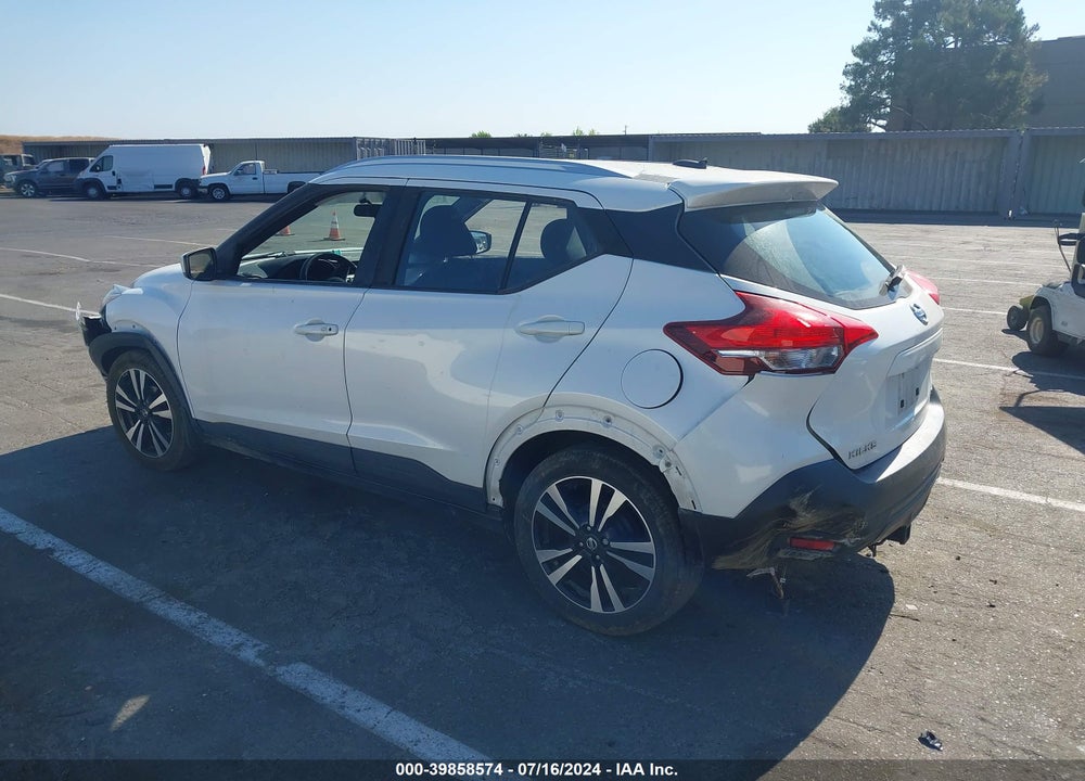 2018 NISSAN KICKS SV VIN: 3N1CP5CU0JL525586