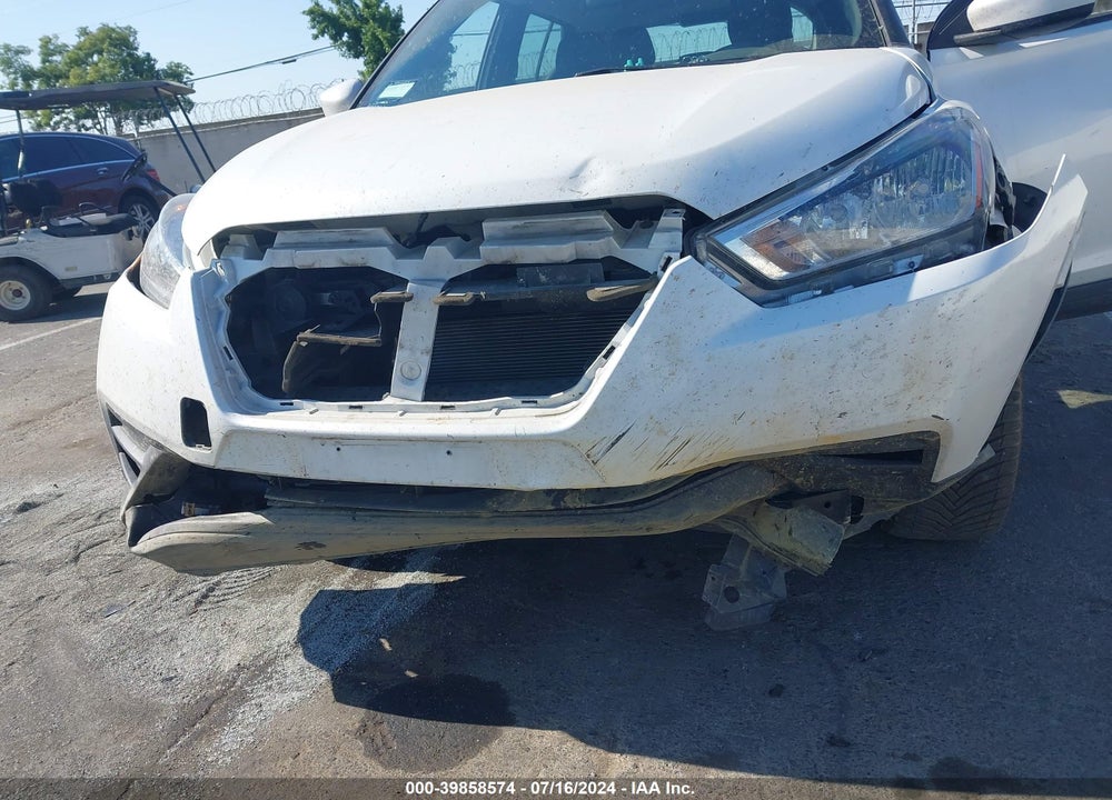 2018 NISSAN KICKS SV VIN: 3N1CP5CU0JL525586