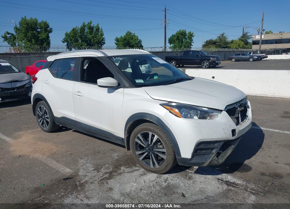 2018 NISSAN KICKS SV VIN: 3N1CP5CU0JL525586