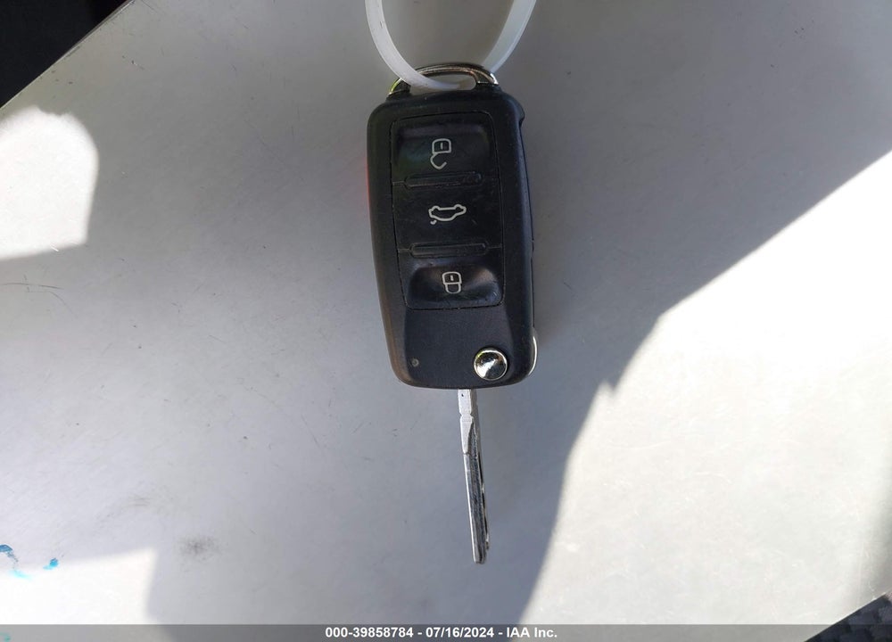 2014 VOLKSWAGEN JETTA VIN: 3VW2K7AJ3EM323821