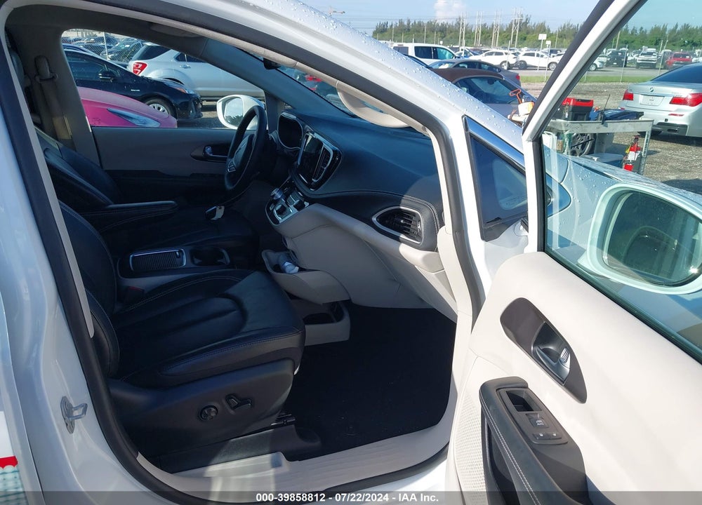 2022 CHRYSLER PACIFICA TOURING L VIN: 2C4RC1BG1NR107196