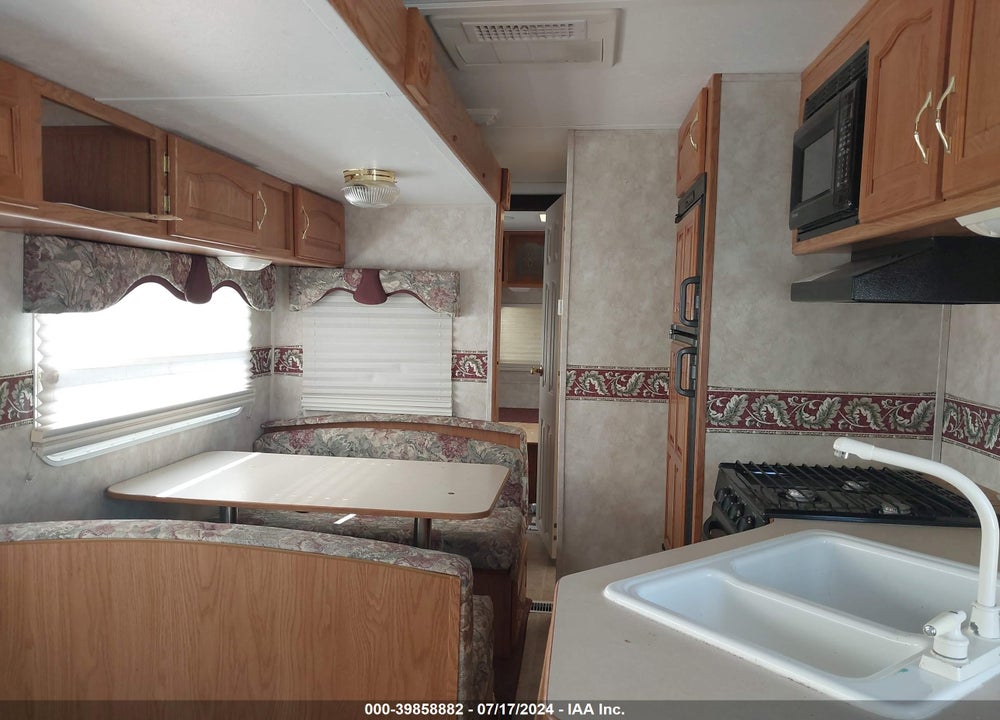 2004 KEYSTONE RV SPRINTER 274 RLS VIN: 4YDT274214A211068