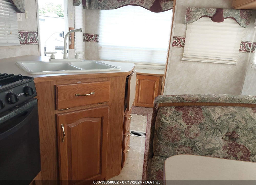 2004 KEYSTONE RV SPRINTER 274 RLS VIN: 4YDT274214A211068