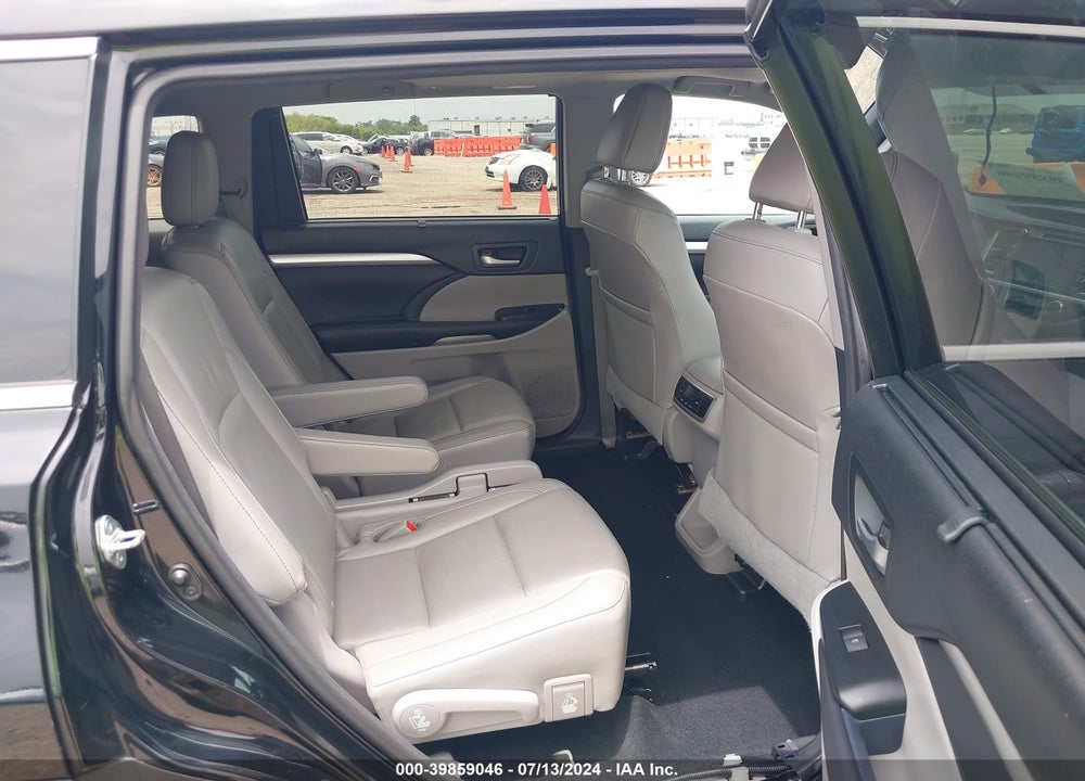 2016 TOYOTA HIGHLANDER XLE V6 VIN: 5TDJKRFH6GS336260