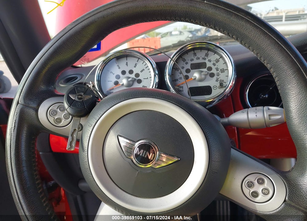 2005 MINI COOPER S VIN: WMWRH33585TF83643