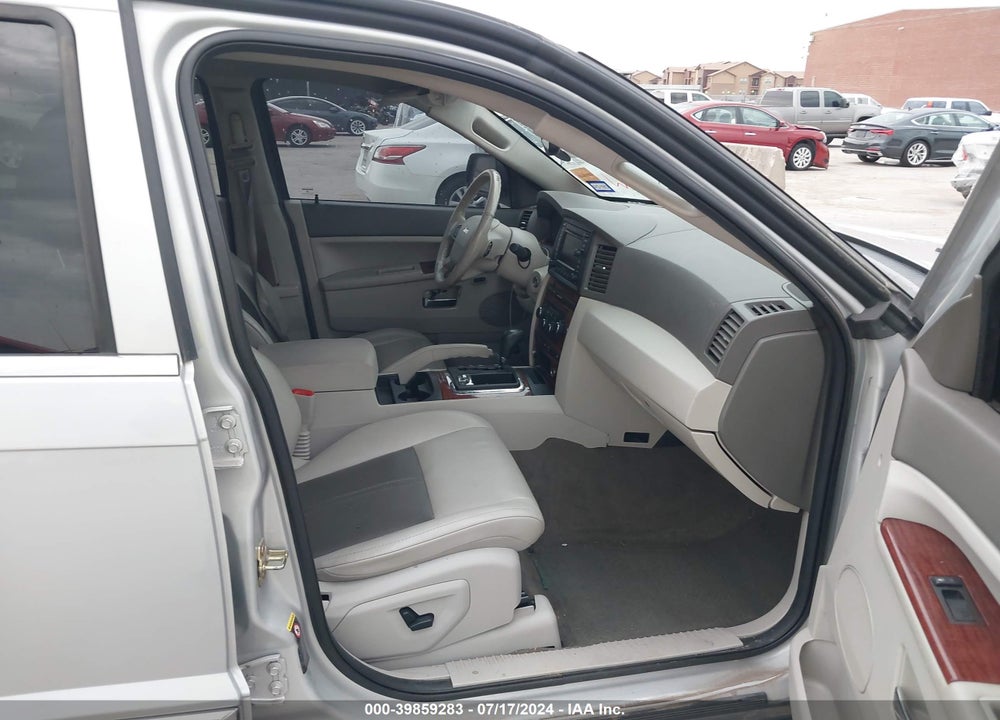 2005 JEEP GRAND CHEROKEE VIN: 1J8HR58N15C617637