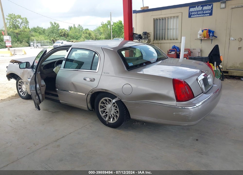 2000 LINCOLN TOWN CAR SIGNATURE VIN: 1LNHM82W7YY898337