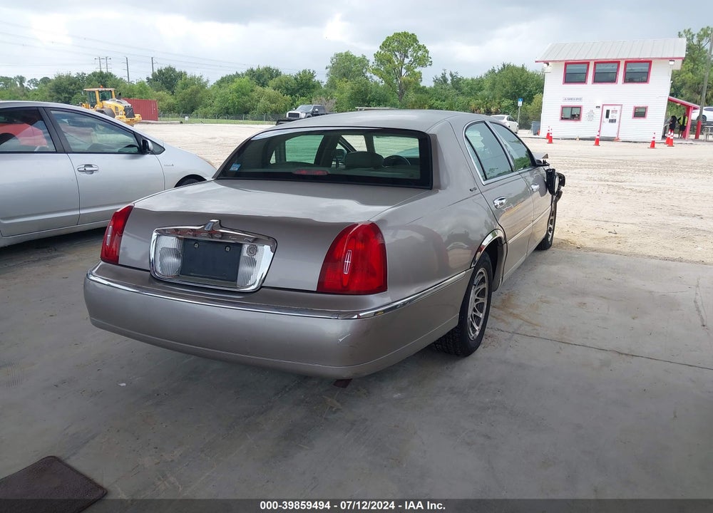 2000 LINCOLN TOWN CAR SIGNATURE VIN: 1LNHM82W7YY898337
