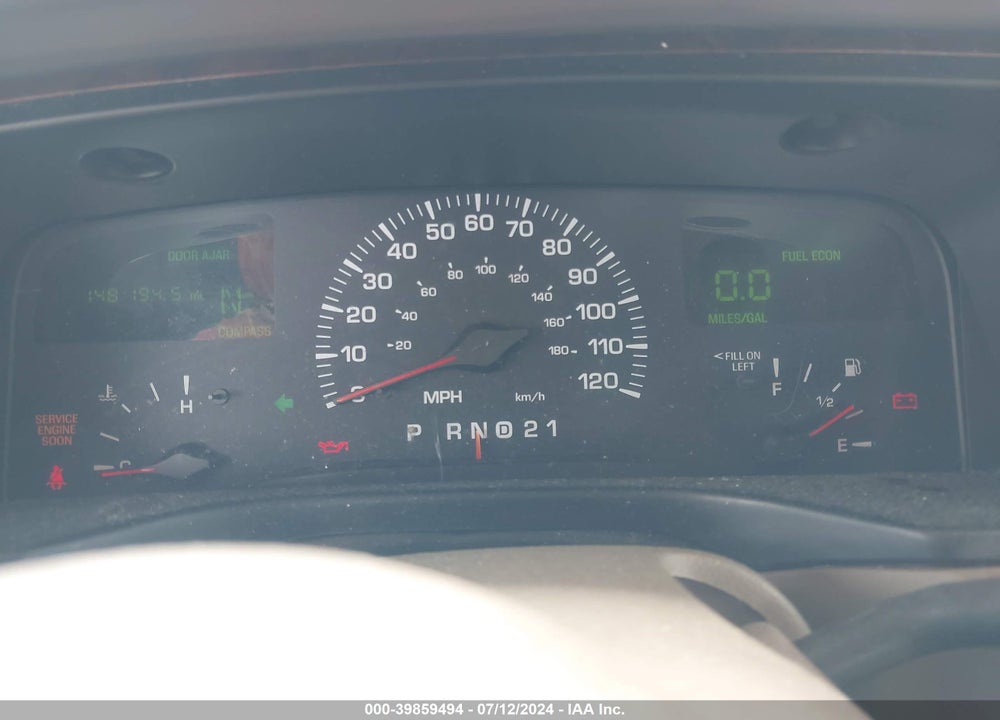 2000 LINCOLN TOWN CAR SIGNATURE VIN: 1LNHM82W7YY898337