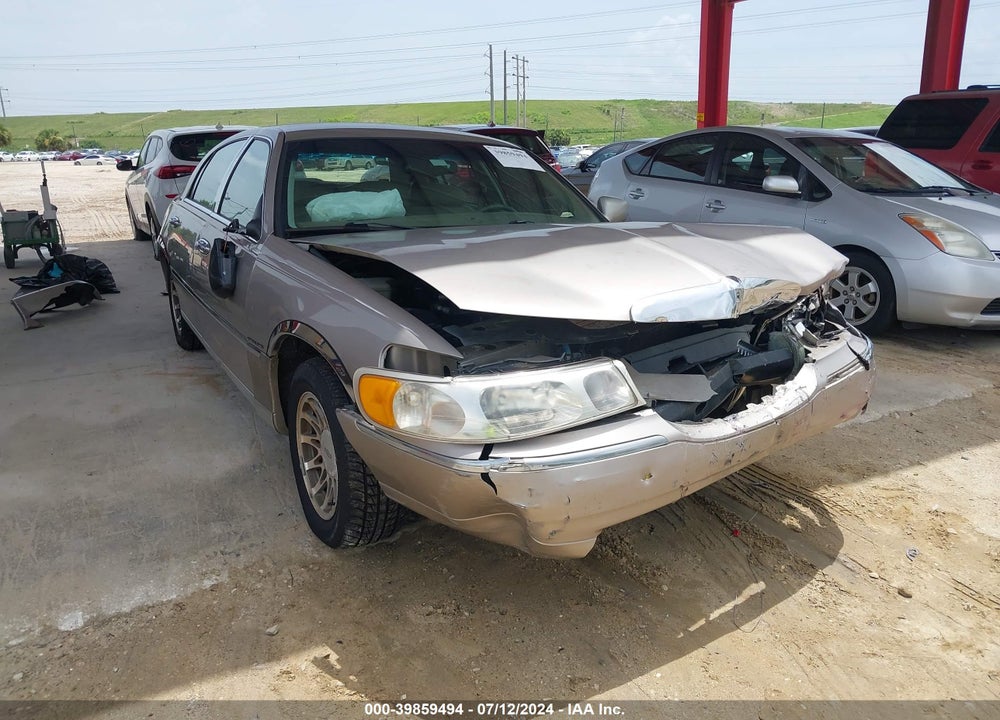 2000 LINCOLN TOWN CAR SIGNATURE VIN: 1LNHM82W7YY898337