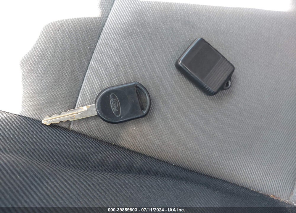 2005 FORD ESCAPE XLS VIN: 1FMYU02Z75DA22155