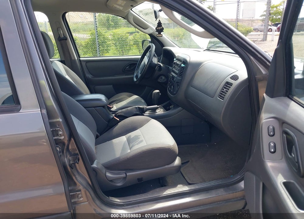 2005 FORD ESCAPE XLS VIN: 1FMYU02Z75DA22155
