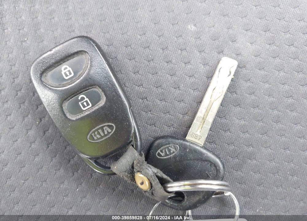 2012 KIA SORENTO LX VIN: 5XYKT4A19CG216037