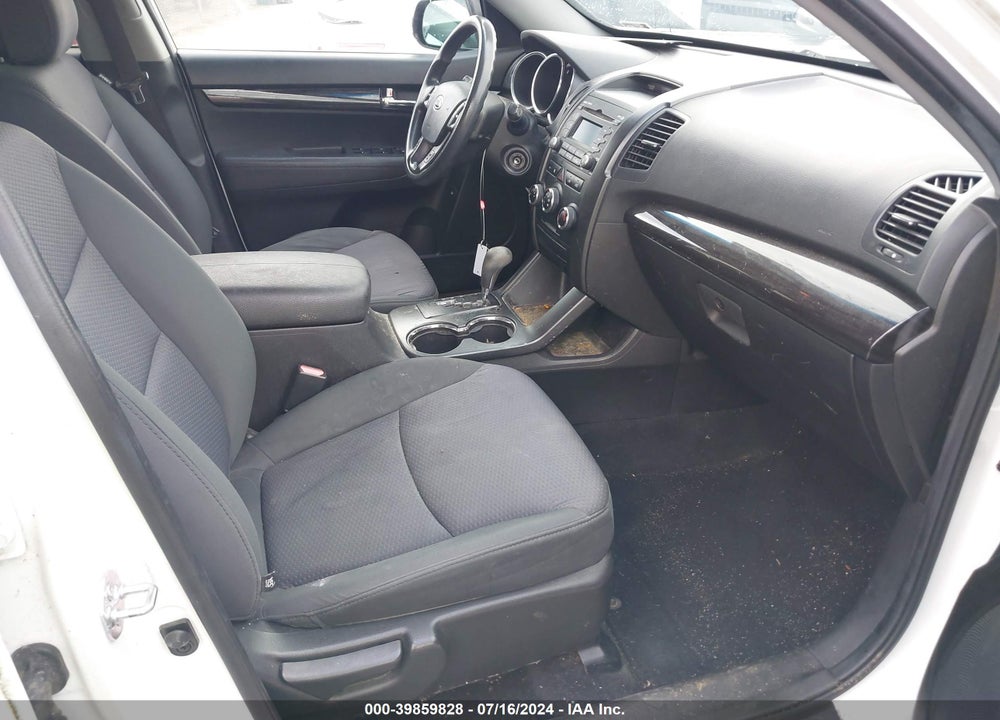 2012 KIA SORENTO LX VIN: 5XYKT4A19CG216037