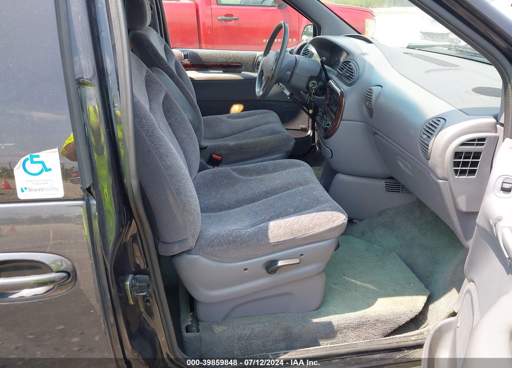 2000 CHRYSLER TOWN & COUNTRY LX VIN: 1C4GP44G2YB548509