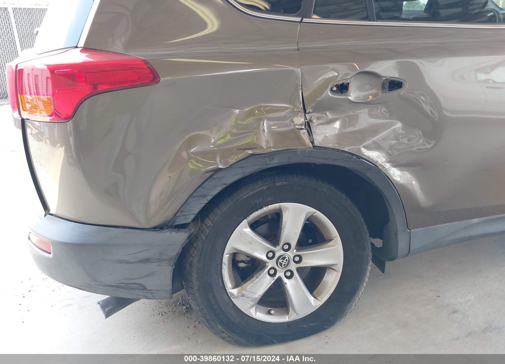 2015 TOYOTA RAV4 VIN: 2T3WFREV1FW143772