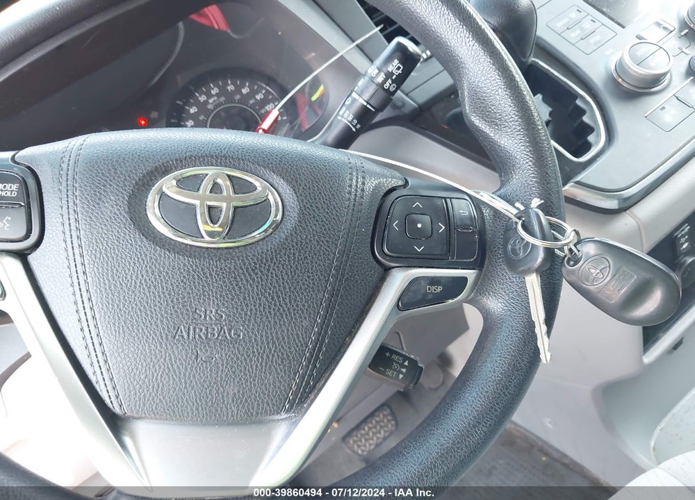 2015 TOYOTA SIENNA LE 8 PASSENGER VIN: 5TDKK3DC3FS565938