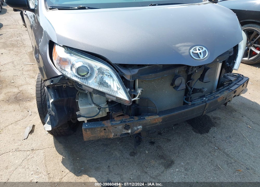 2015 TOYOTA SIENNA LE 8 PASSENGER VIN: 5TDKK3DC3FS565938