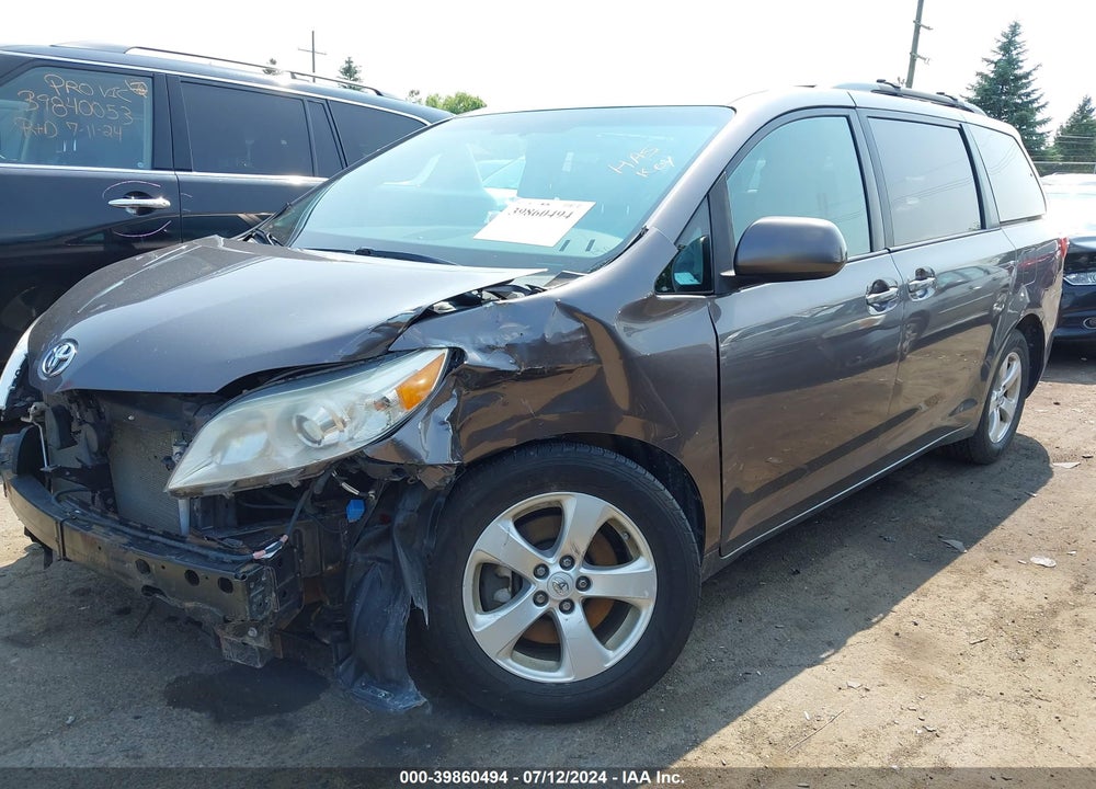 2015 TOYOTA SIENNA LE 8 PASSENGER VIN: 5TDKK3DC3FS565938
