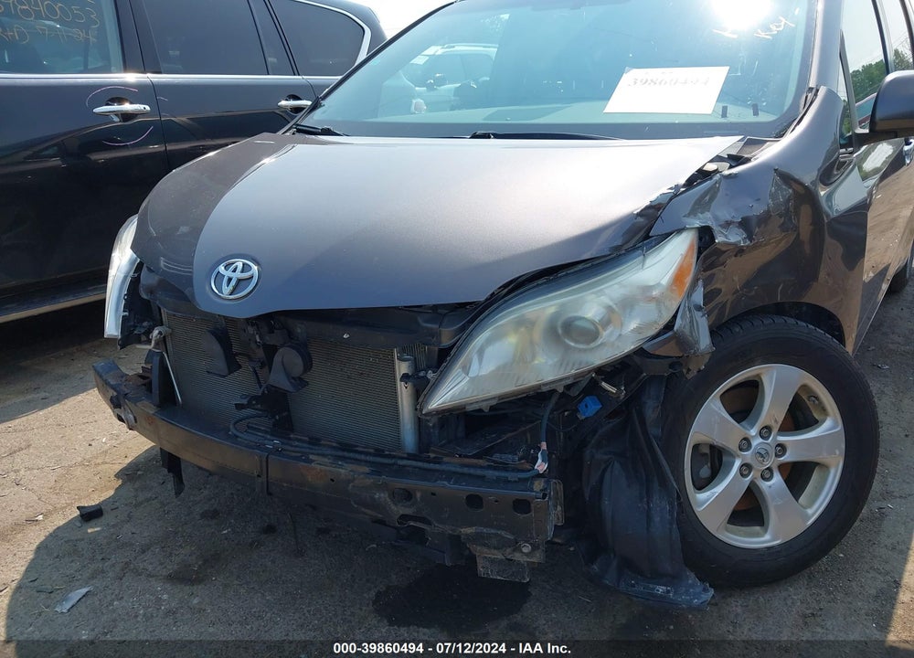 2015 TOYOTA SIENNA LE 8 PASSENGER VIN: 5TDKK3DC3FS565938