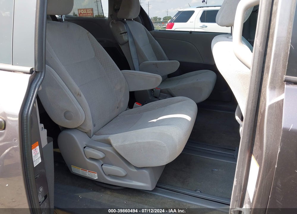 2015 TOYOTA SIENNA LE 8 PASSENGER VIN: 5TDKK3DC3FS565938