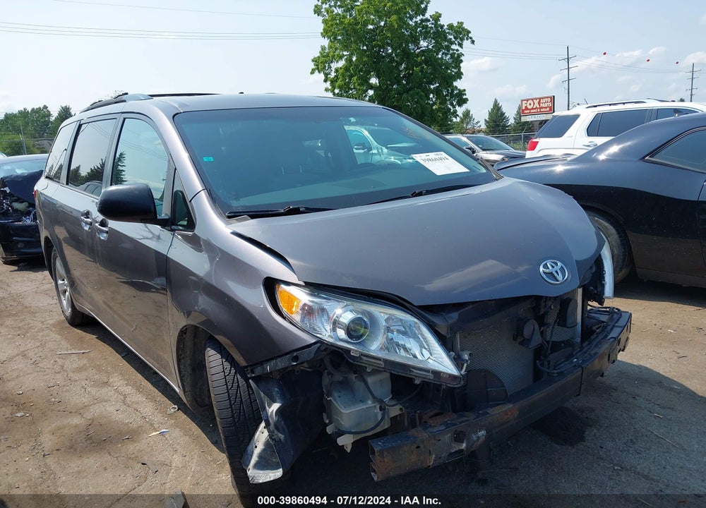 2015 TOYOTA SIENNA LE 8 PASSENGER VIN: 5TDKK3DC3FS565938