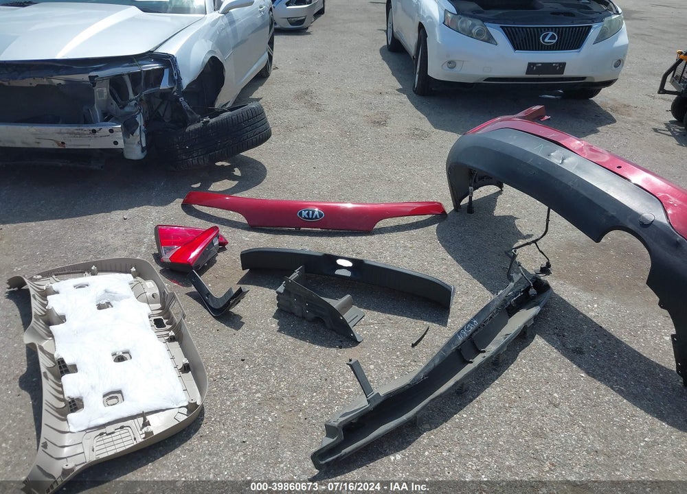 2015 KIA SORENTO LX VIN: 5XYKT3A65FG638185