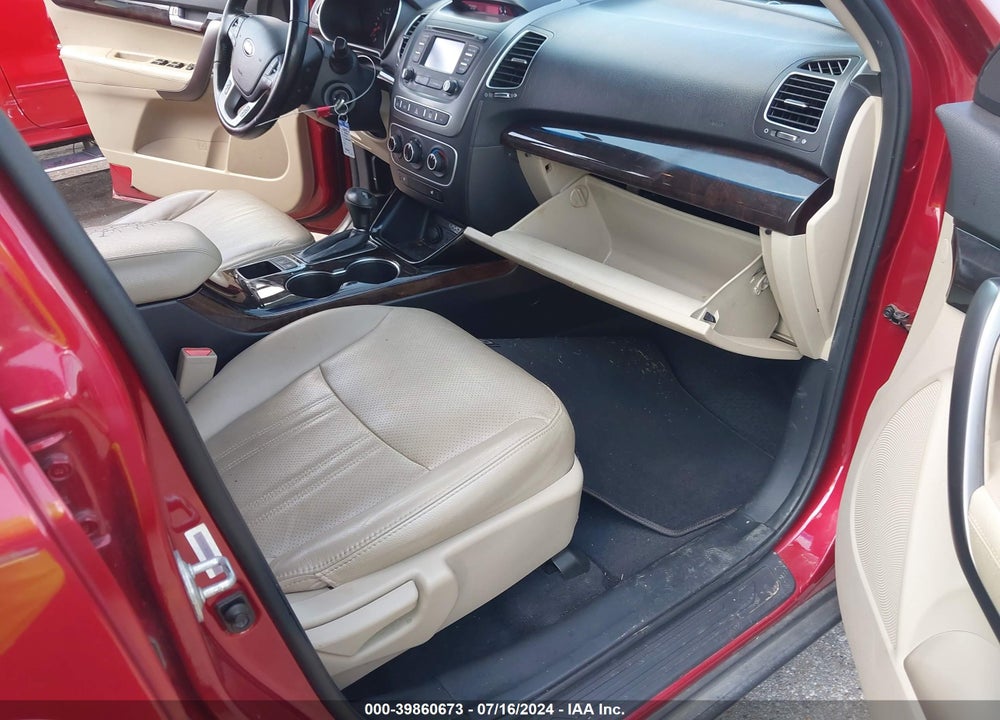 2015 KIA SORENTO LX VIN: 5XYKT3A65FG638185