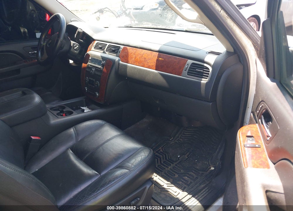 2014 CHEVROLET SUBURBAN 1500 LT VIN: 1GNSKJE79ER155705