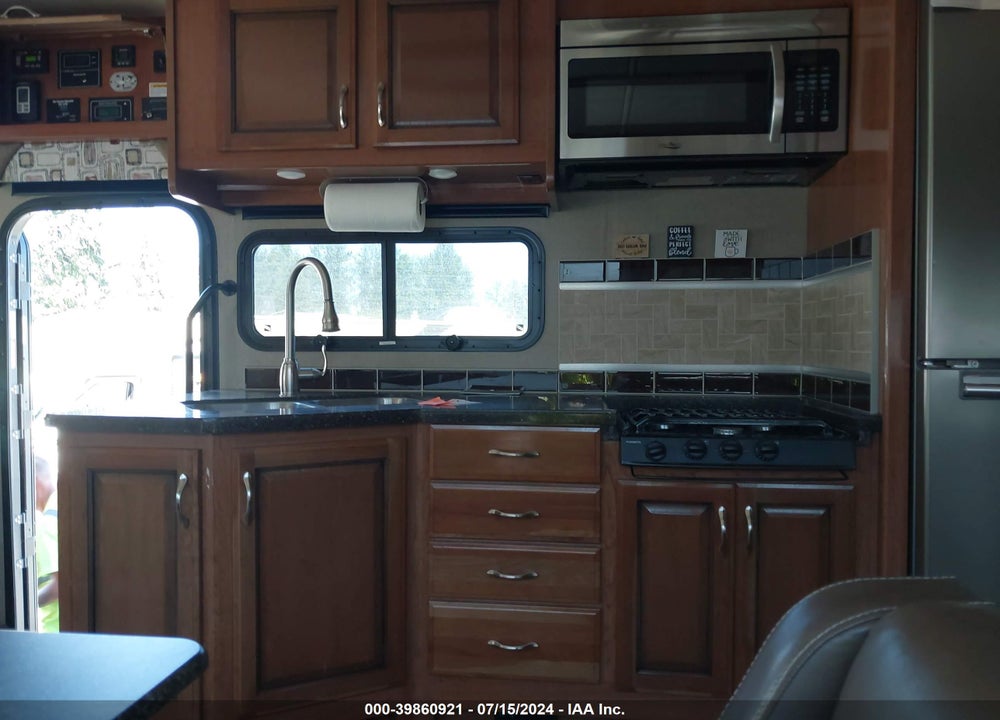 2018 FORD F53 VIN: 1F66F5DY7J0A12219