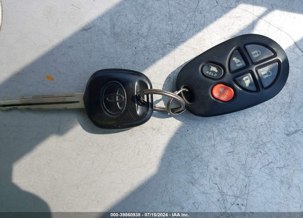 2007 TOYOTA SIENNA XLE LIMITED VIN: 5TDBK22C47S000029