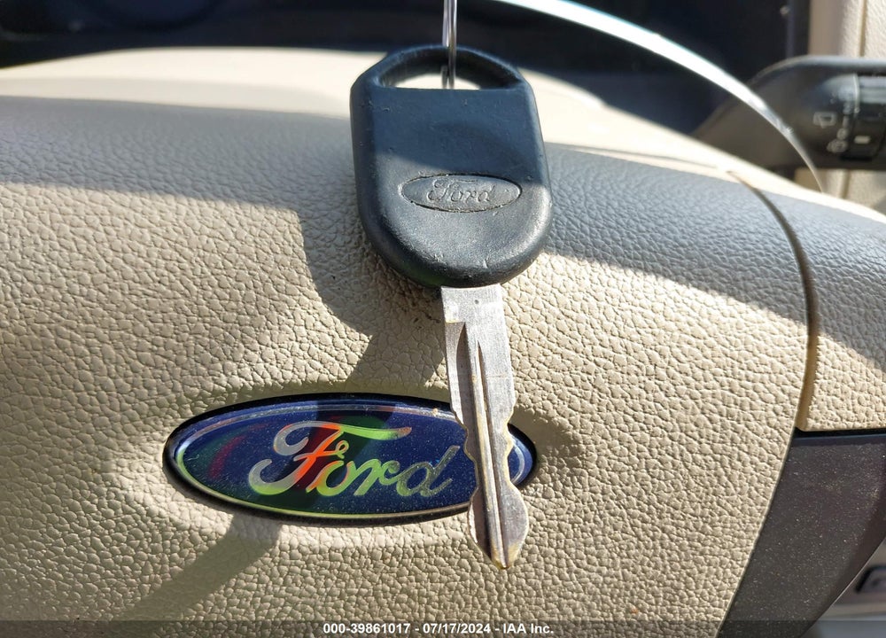 2006 FORD FREESTYLE SE VIN: 1FMZK01146GA05500