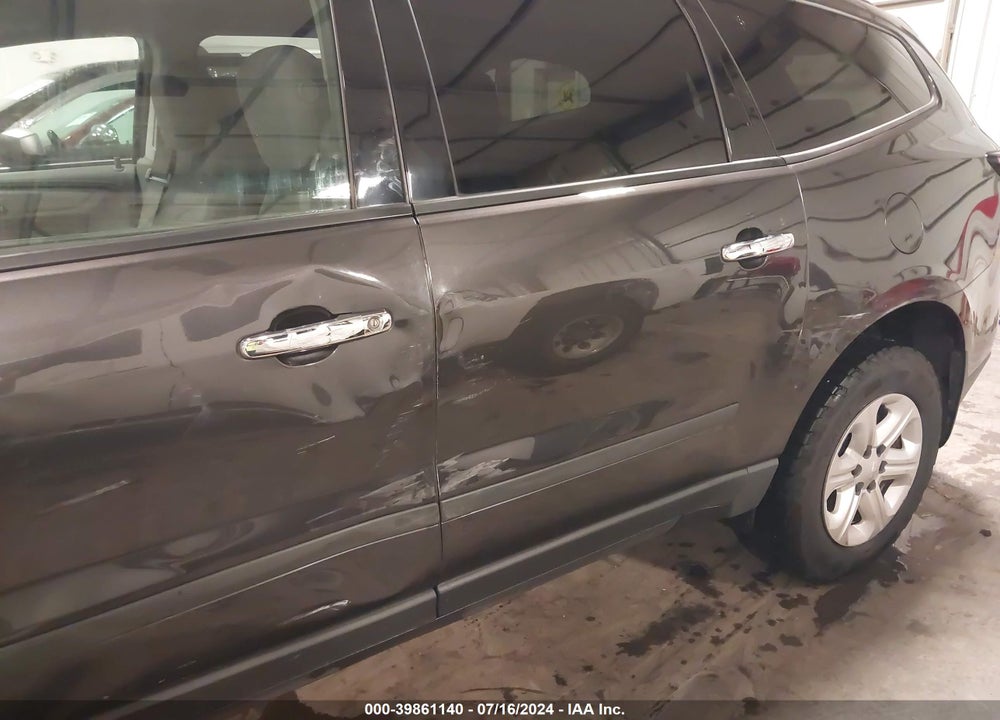 2015 CHEVROLET TRAVERSE LS VIN: 1GNKRFED0FJ322130
