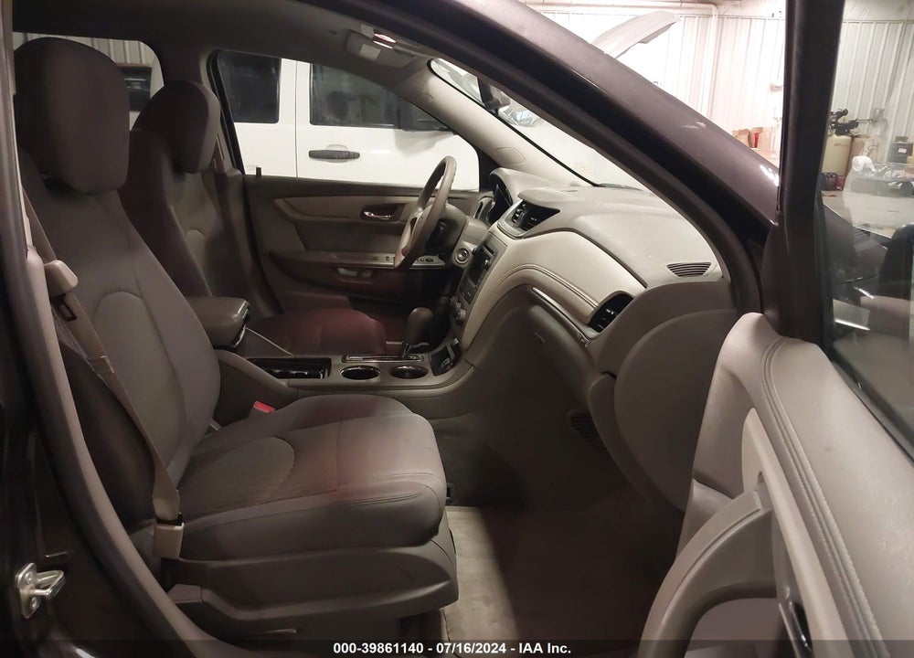 2015 CHEVROLET TRAVERSE LS VIN: 1GNKRFED0FJ322130