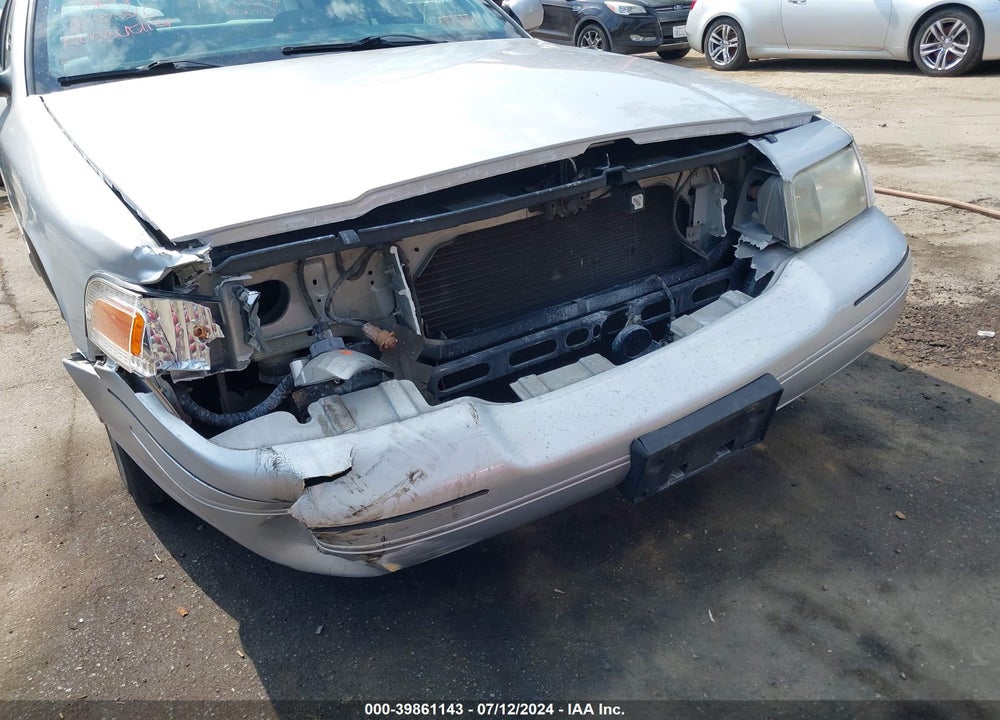 2000 FORD CROWN VICTORIA VIN: 2FAFP73W9YX116556