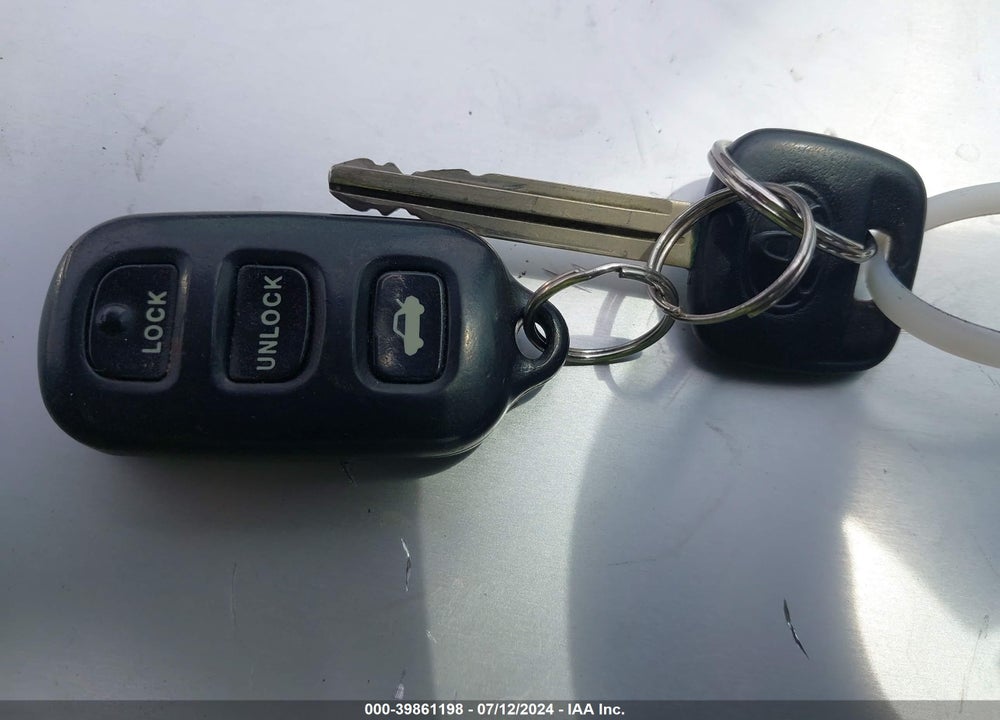 2003 TOYOTA CAMRY LE VIN: 4T1BE32K83U235233