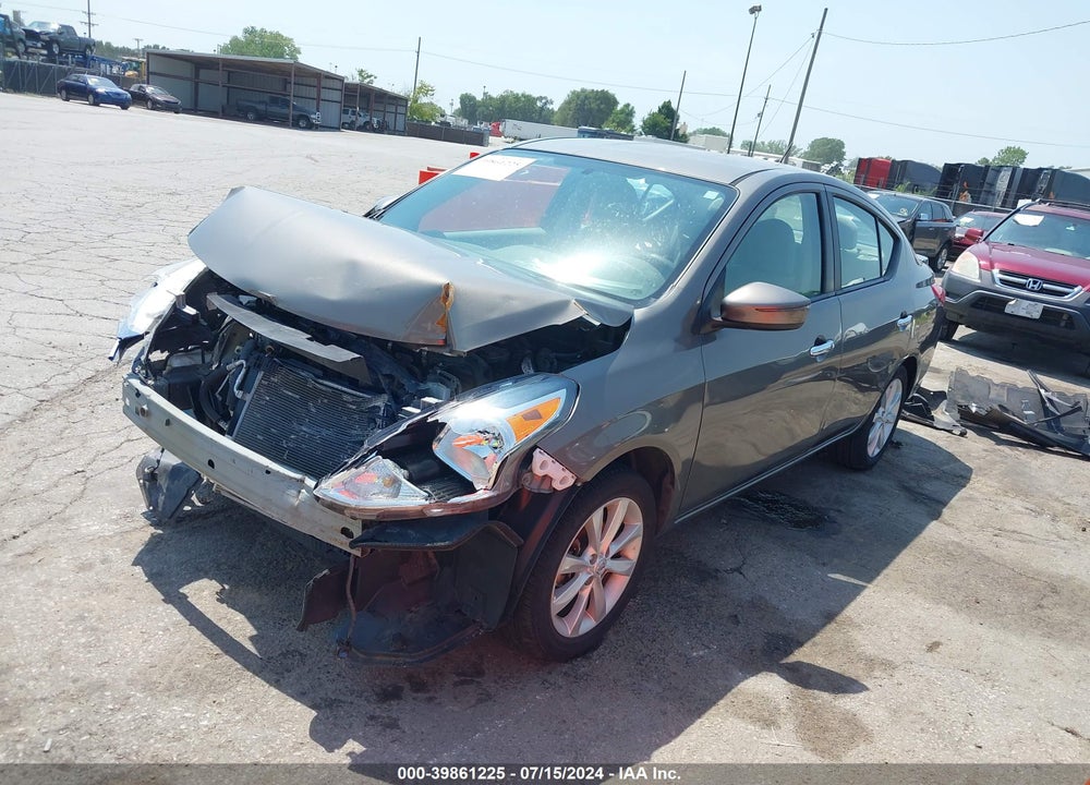 2015 NISSAN VERSA 1.6 SL VIN: 3N1CN7AP9FL927810