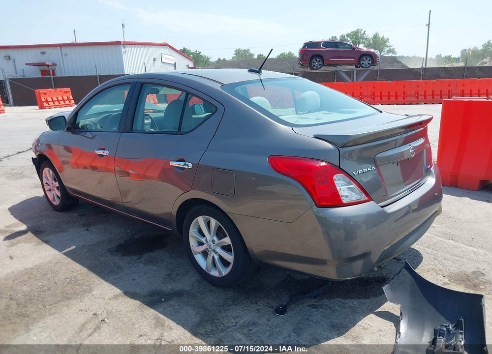 2015 NISSAN VERSA 1.6 SL VIN: 3N1CN7AP9FL927810
