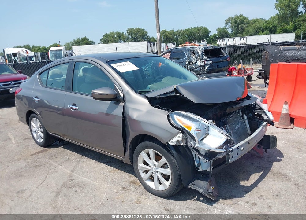 2015 NISSAN VERSA 1.6 SL VIN: 3N1CN7AP9FL927810